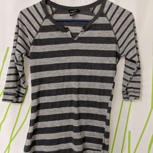 Rue 21 gray shirt size small